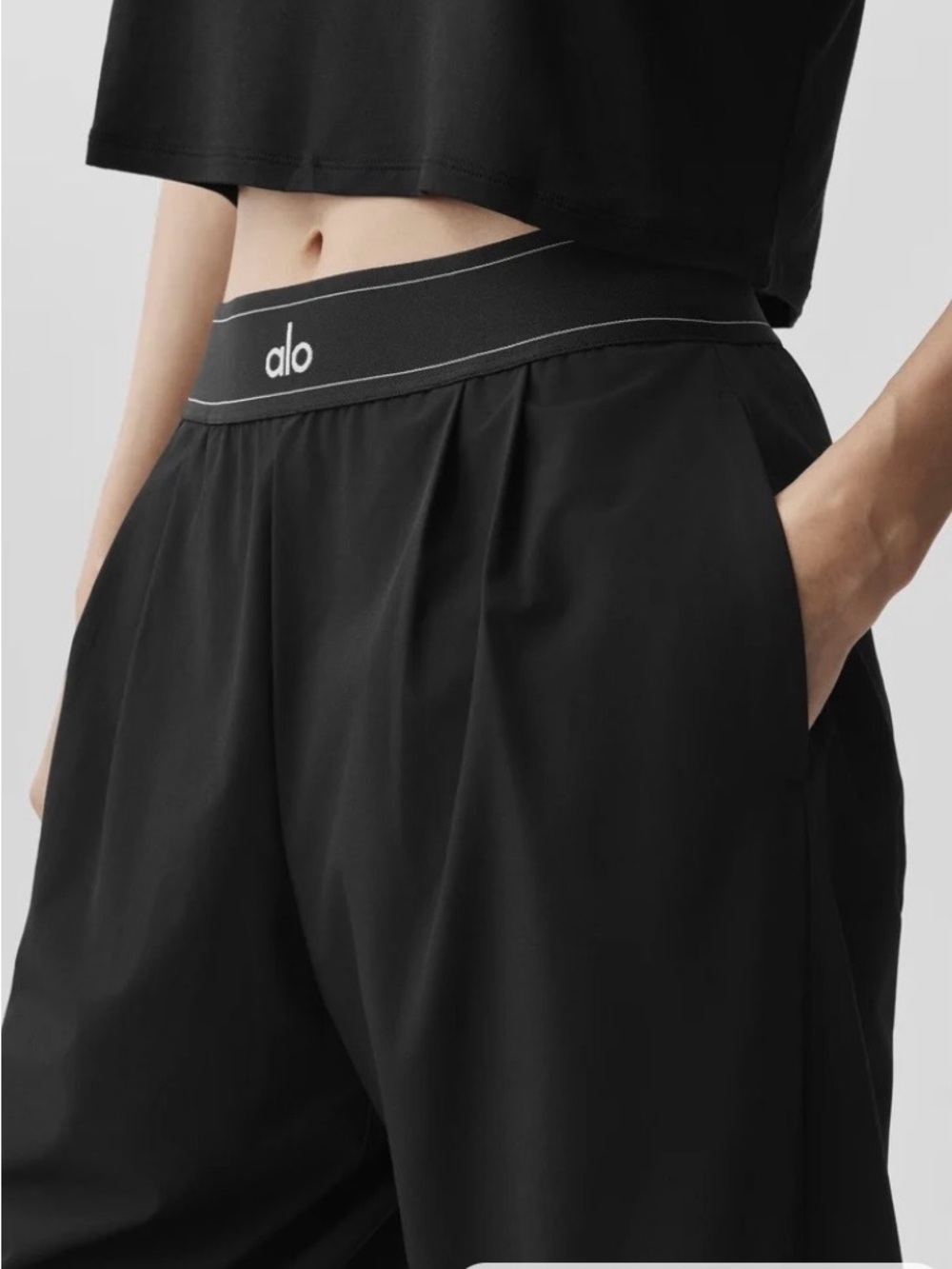 ALO Yoga Suit Up Trouser (Regular). Size. M. Color. B… - Gem